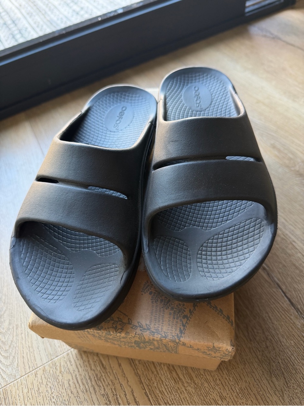 Women’s Black Oofos with arch support